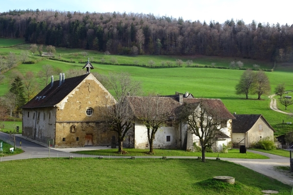 Geschichtsträchtiges und ein markanter Fluhweg