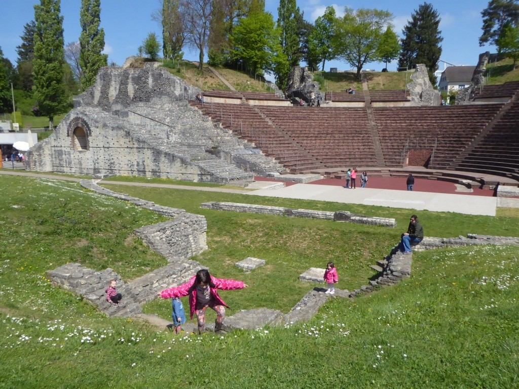 Das eindrückliche Theater vom Tempel her