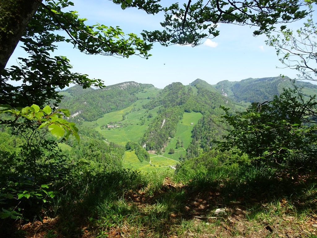 Beim Hirnichopf Ausblick über das Lüsseltal ins Passwanggebiet