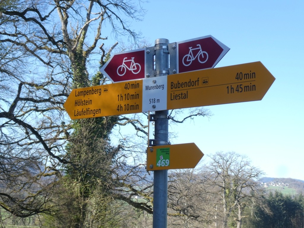 Die Wanderung verläuft auf der lokalen Route 469 von SchweizMobil